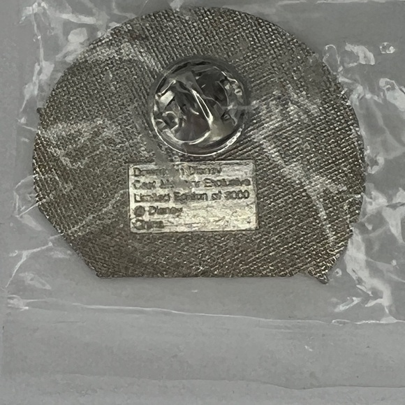 Disney Pin Pleasure Island New Year Cast Member Exclusive Limited Edition 2001 - Picture 2 of 4